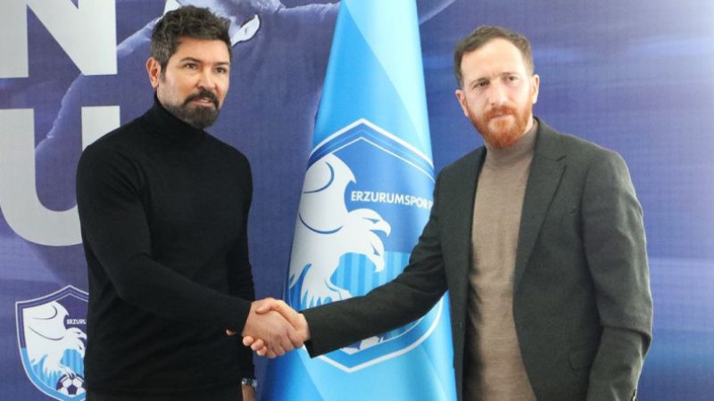 Erzurumspor FK Hakan Kutlu ile sözleşme imzaladı
