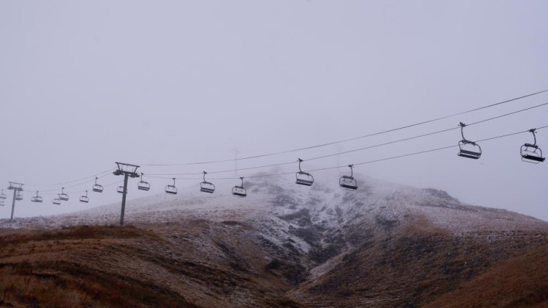 Erzurum'da dağlara yılın ilk karı yağdı