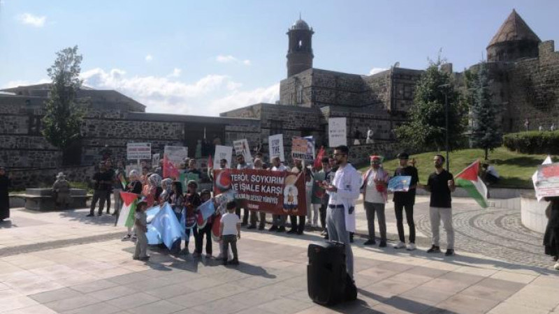 Erzurum’da ABD kongresine alkışlı protesto