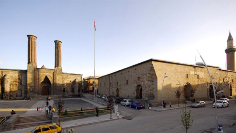 Erzurum'da 454 kişiye bir cami düşüyor