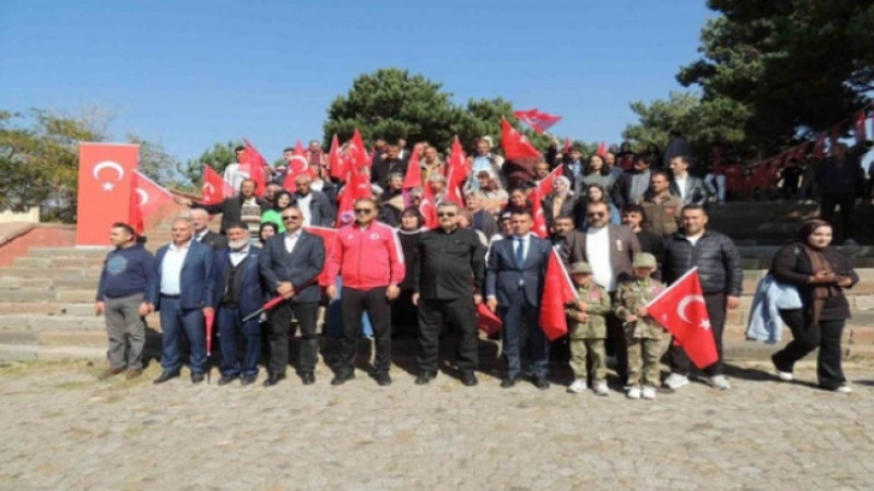 Aziziye Tabyaları'na  Ecdada Saygı Yürüyüşü programı düzenledi