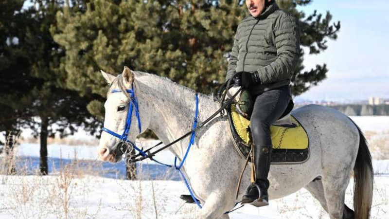 Vali Çiftçi, atla kar safarisi yaptı