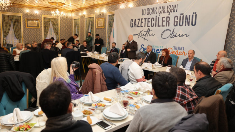 Sekmen, Çalışan Gazeteciler Günü'nde medya ile buluştu