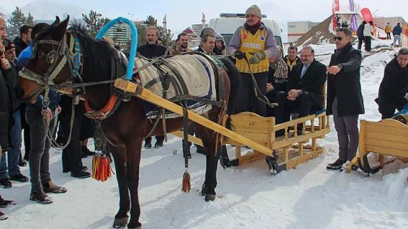 Erzurum'da kampüste kızak keyfi