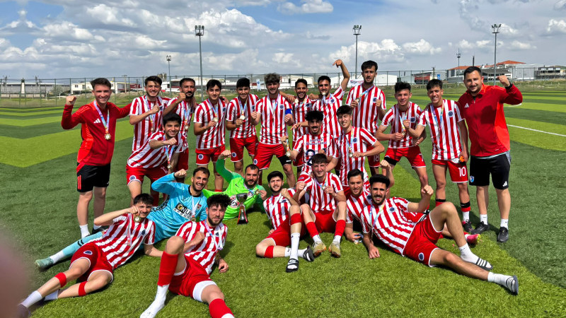 Atatürk Üniversitesi futbol takımı süper lige yükseldi
