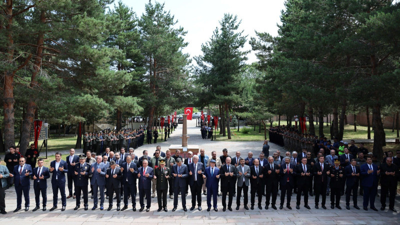 Erzurum'da şehitler dualarla anıldı