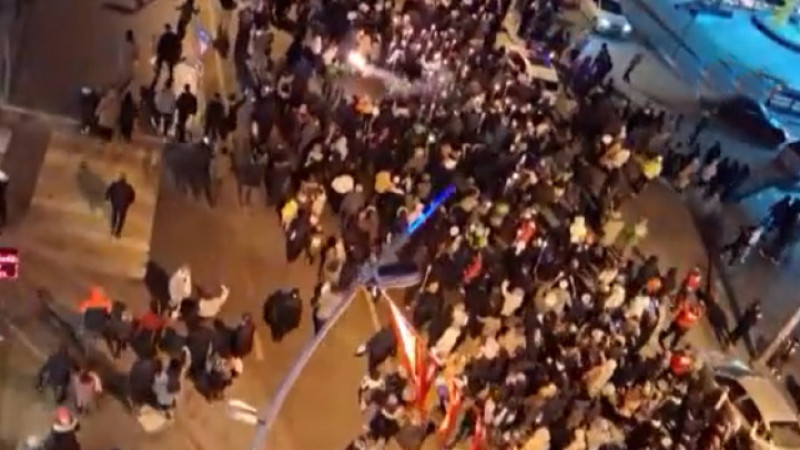 Erzurum’da binlerce kişi Ramazan'ı fener alayı ile karşıladı