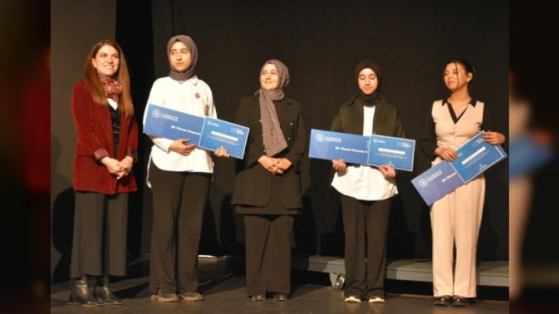 Şiir okuma yarışması yapıldı