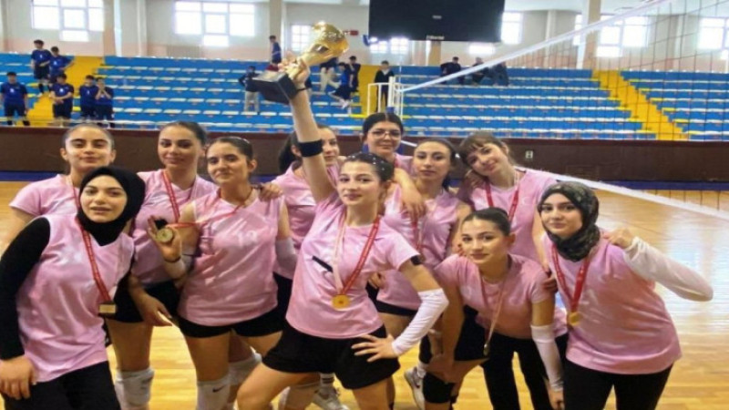 Tevfik İleri Anadolu Lisesi şampiyon oldu