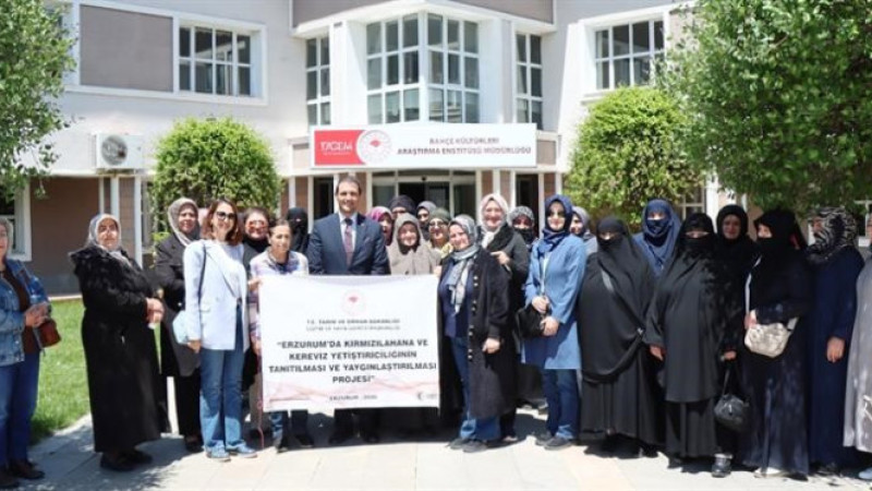 Erzurumlu kadın çiftçilerden Erzincan’a çıkarma