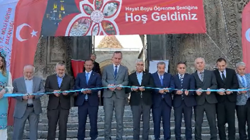 Hayat boyu öğrenme haftası şenlikleri Erzurum’da başladı