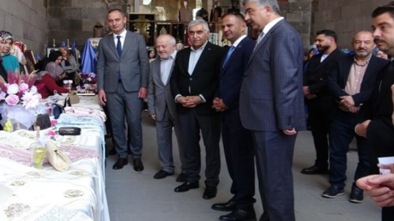 Çifte Minareli Medrese'de el emeği ürünler görücüye çıktı