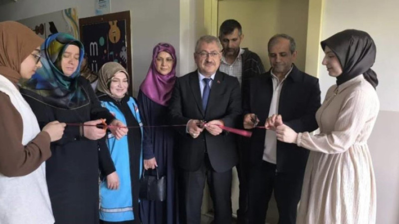 Öğrenciler istedi, TDV okul mescidini yeniledi