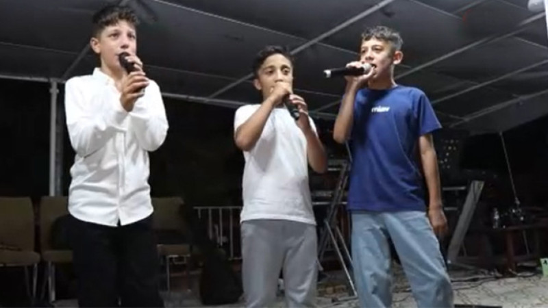 Oltu'da  genç yeteneklerin sahne performansı