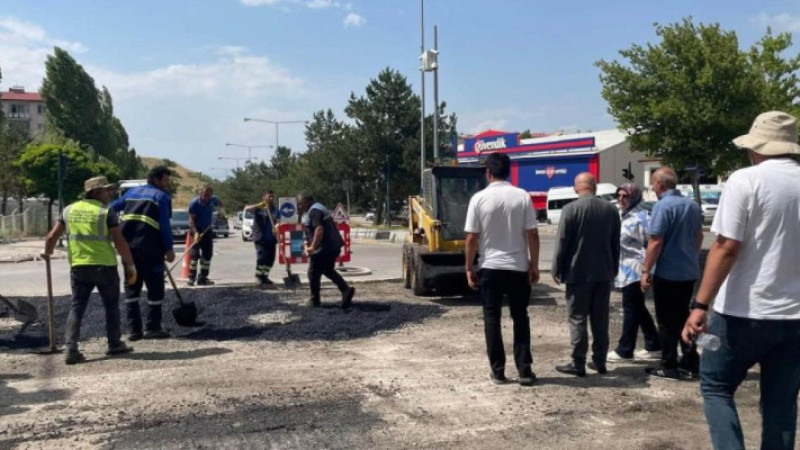 Yenişehir 2. Marketler bölgesinde asfalt seferberliği