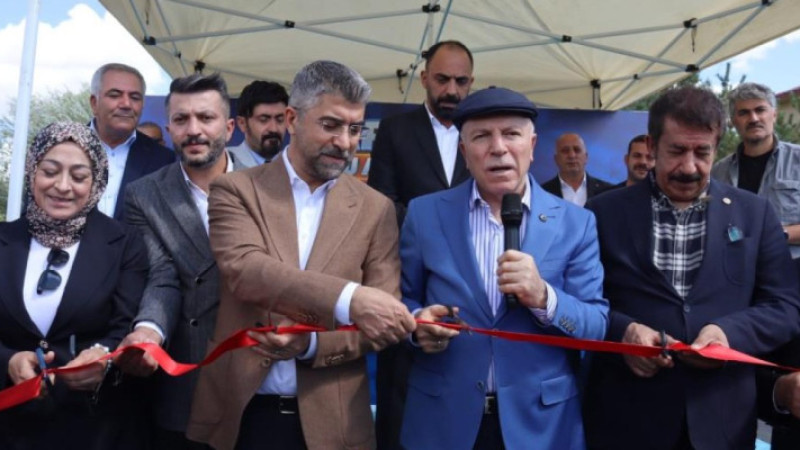 Karayazı’da köy yollarında asfalt seferberliği