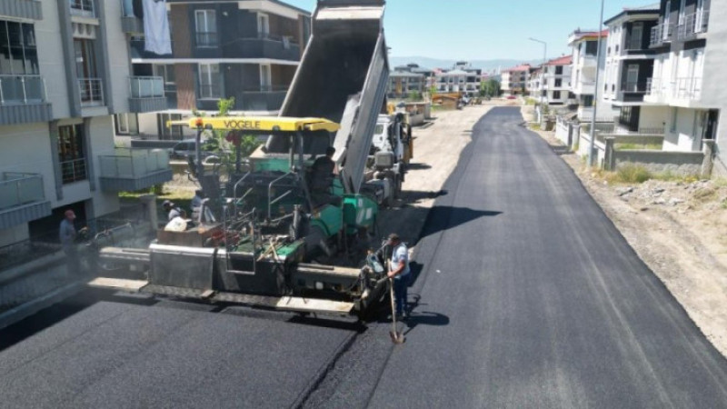 Aziziye’de yollar yenileniyor: “Önce altyapı, sonra asfalt!”