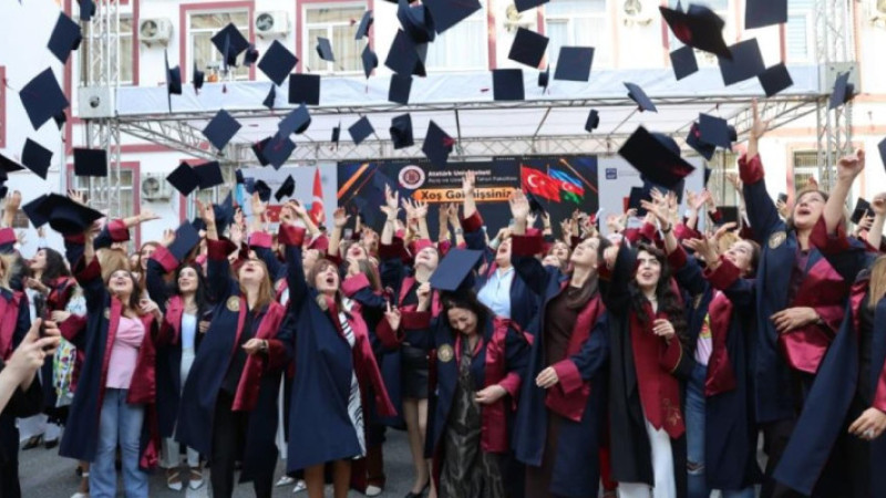 Atatürk Üniversitesi öğrencileri Bakü’de kep attı