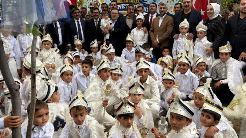 Köprüköy’de Çocukların Sünnet Sevinci
