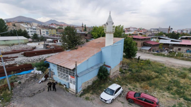 Önce ev, sonra medrese şimdi de cami oldu