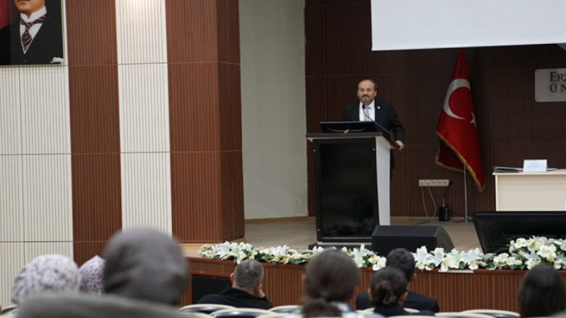 ETÜ'de tarih, demokrasi ve hukuk masaya yatırıldı