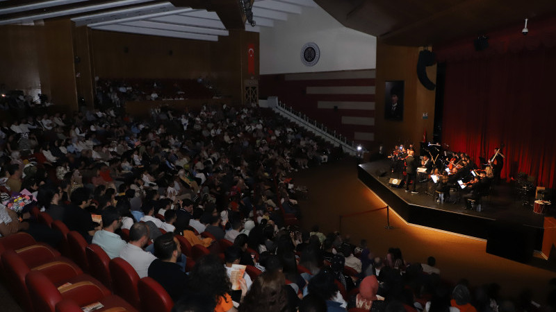 Oda Orkestrası, ilk konserini yoğun katılımla gerçekleştirdi