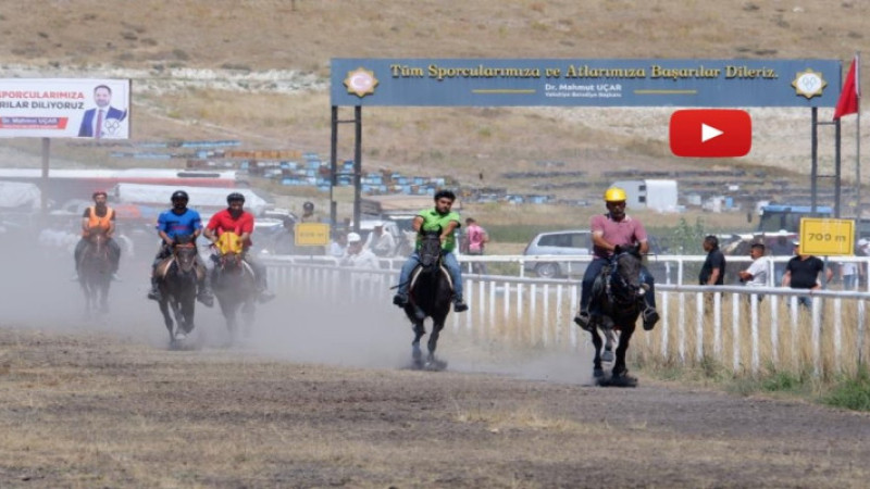 Erzurum'da rahvan at yarışları nefesleri kesti
