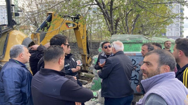 Erzurum'da Çifte Kardeşler Türbesi'nde yıkım gerginliği